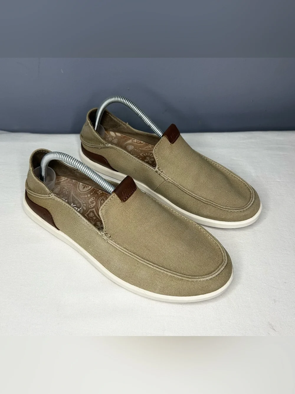 OluKai Manoa Slip-On Shoes Mens 9 Tan Canvas Loafers Casual Comfort Summer Beach